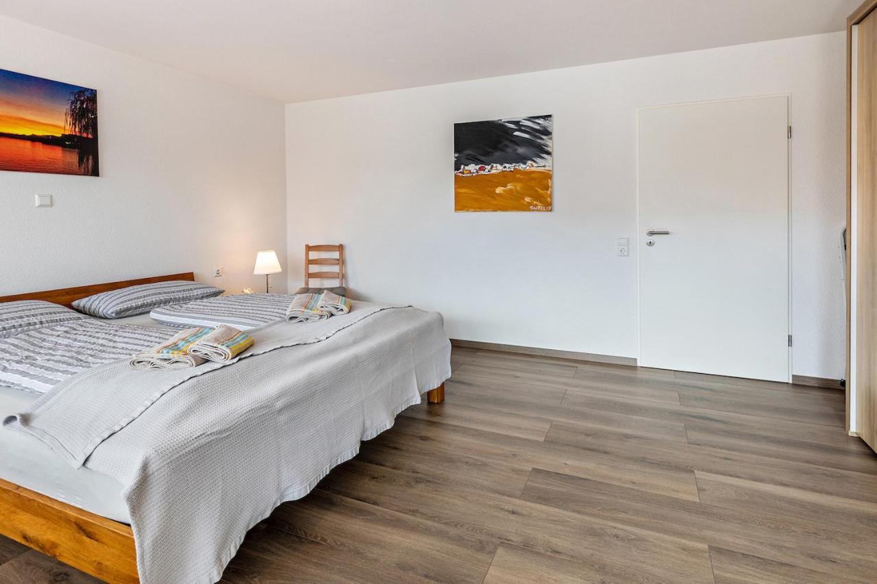 Ferienwohnung Am Alten Brunnen Гаенхофен Екстериор снимка